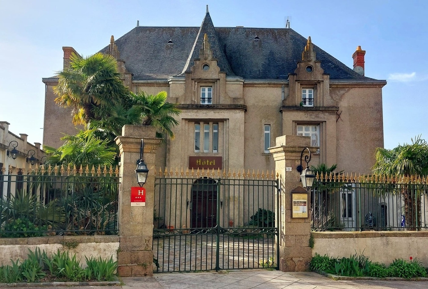 facade-manoir-barbacane