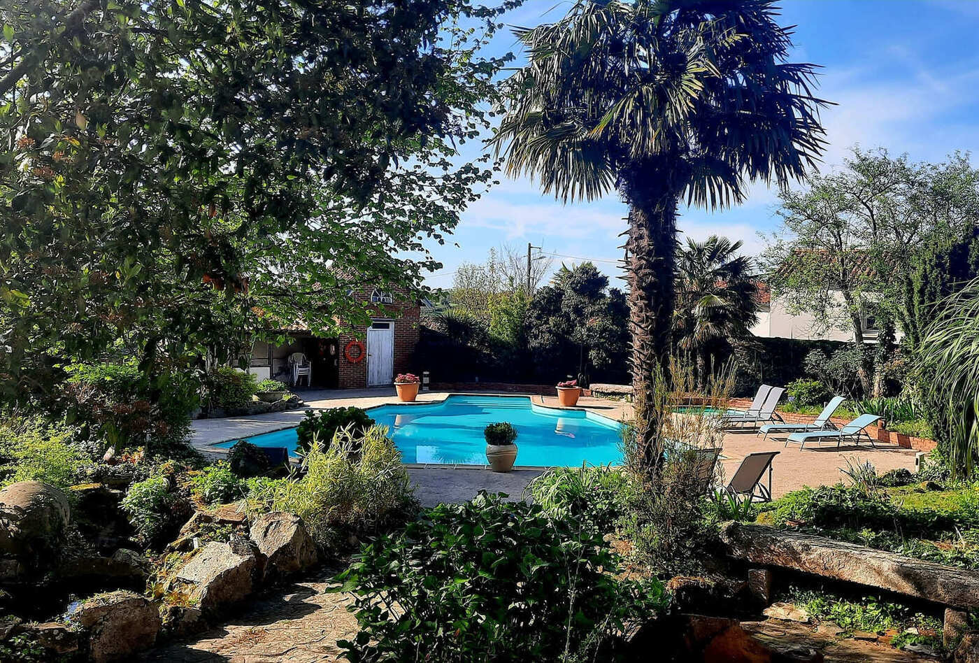 piscine-manoir-barbacane